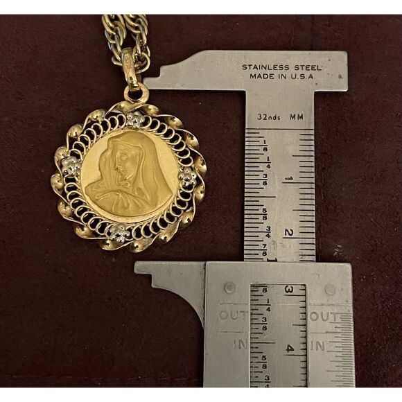 Vintage 18K 750 Gold Virgin Mary Madonna Pendant Charm Italy with Chain & Box 5g - Picture 10 of 14